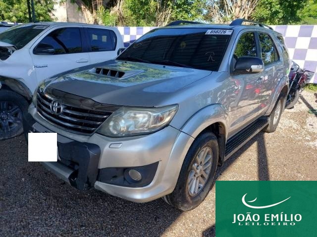 TOYOTA HILUX SW4 2013